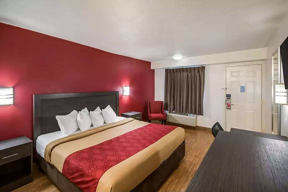 Фото Super 8 by Wyndham Charleston Wv