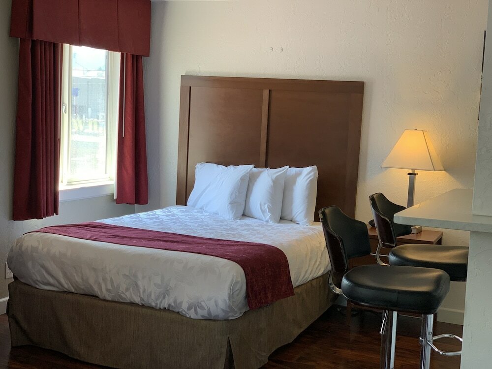 Фото Red Carpet Inn Medford