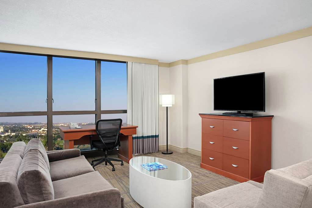 Фото Doubletree by Hilton Hotel Miami Airport & Convention Center