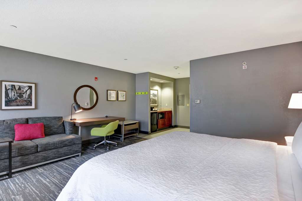 Фото Hampton Inn & Suites Newark-Harrison-Riverwalk