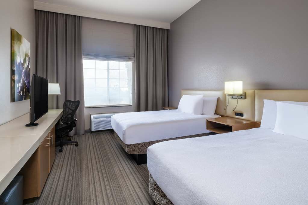 Фото Hilton Garden Inn Bakersfield