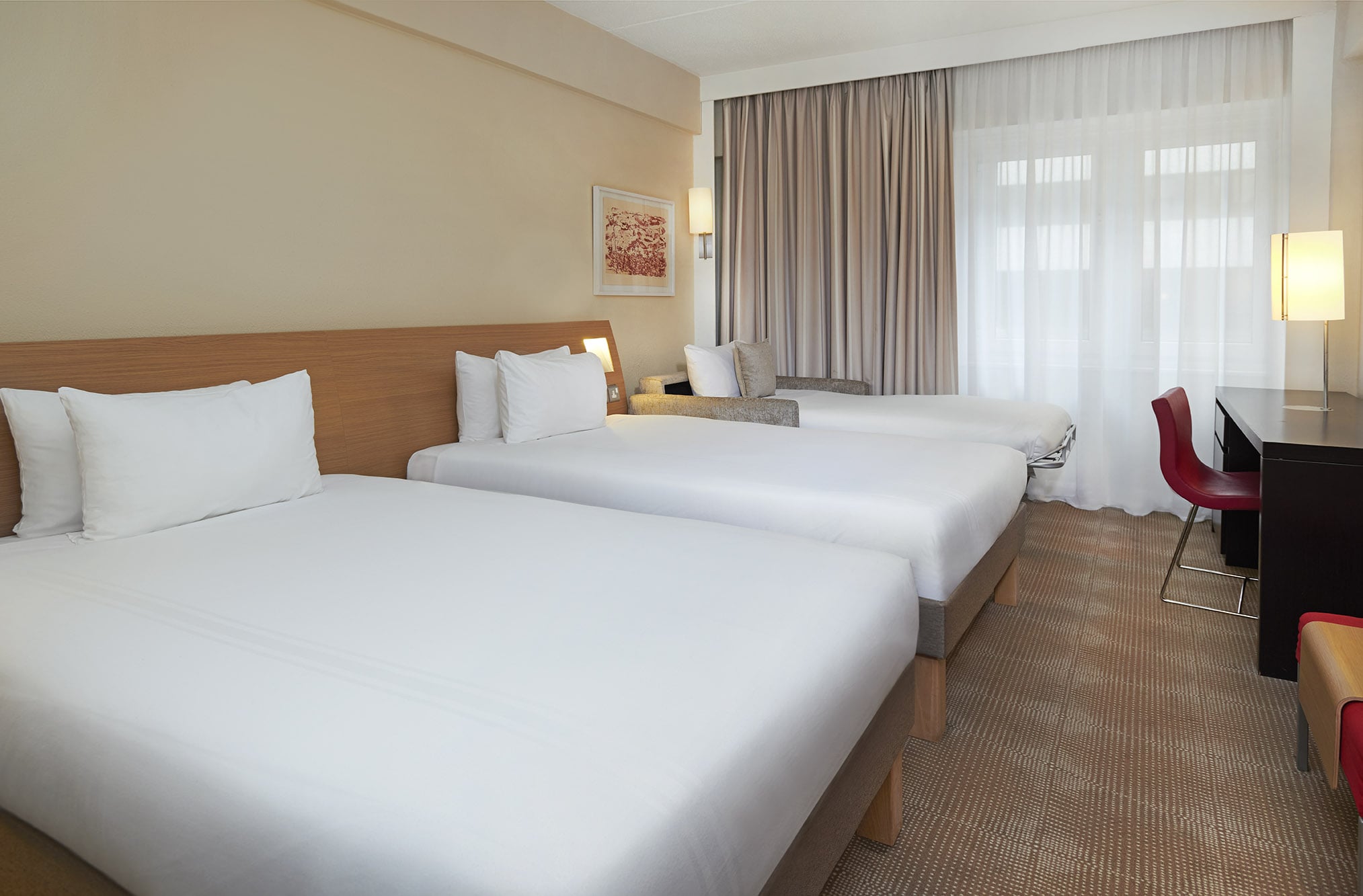 Фото Novotel London West
