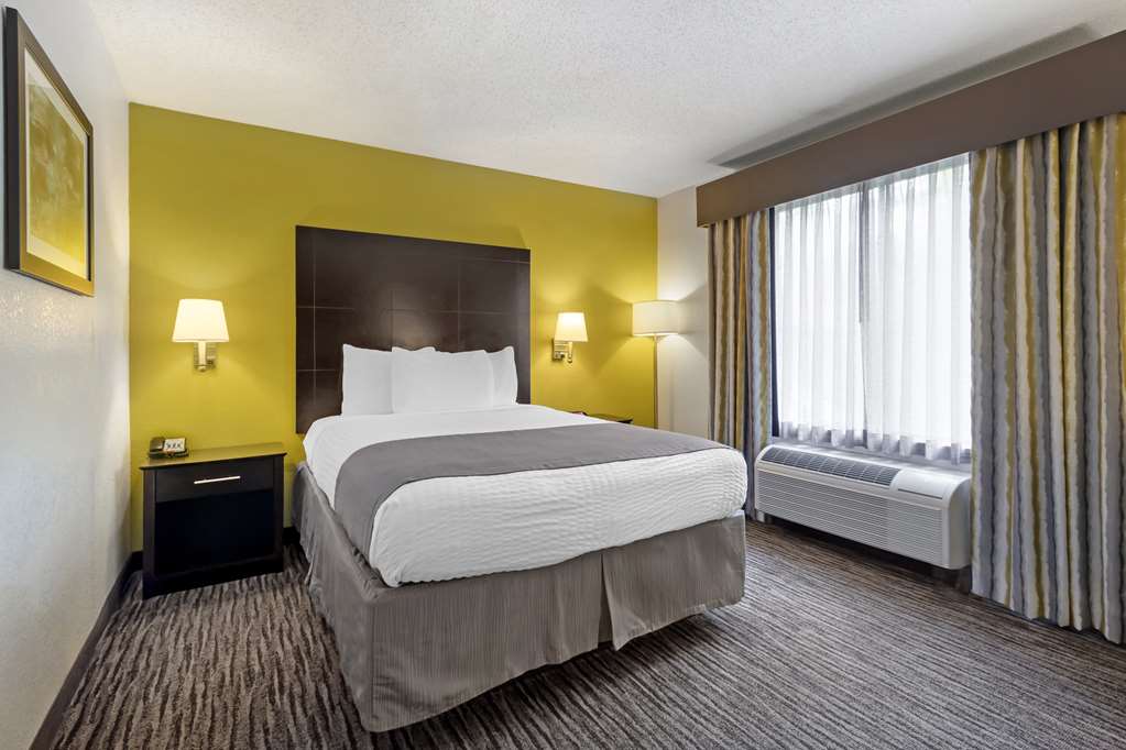 Фото Best Western Magnolia Inn and Suites
