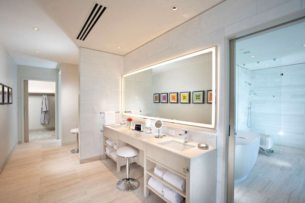 Фото Hall Arts Hotel Dallas, Curio Collection by Hilton
