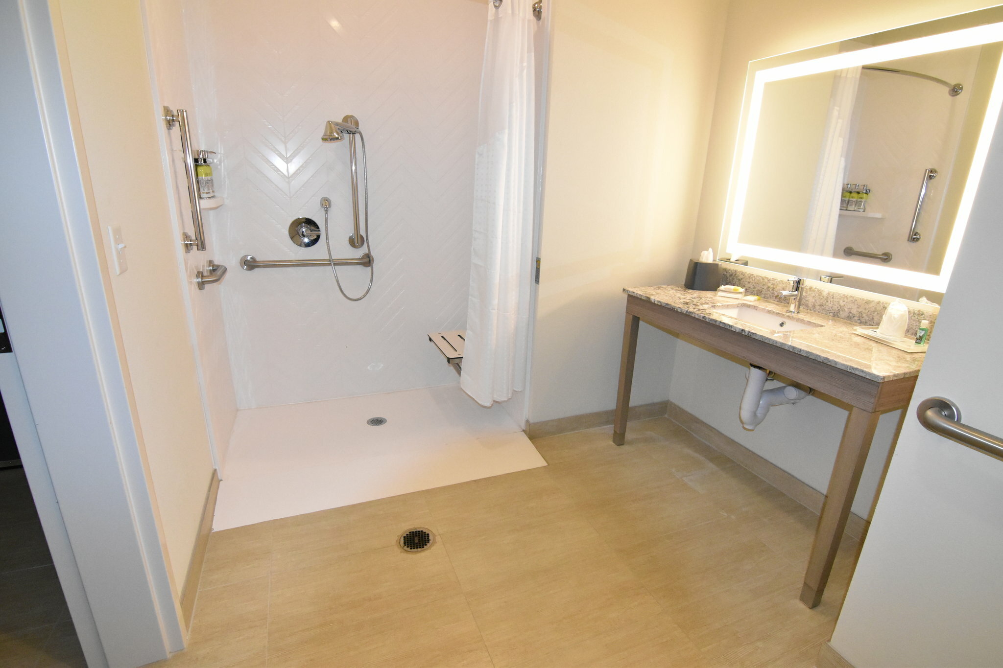 Фото Holiday Inn Kansas City - Northeast, an Ihg Hotel