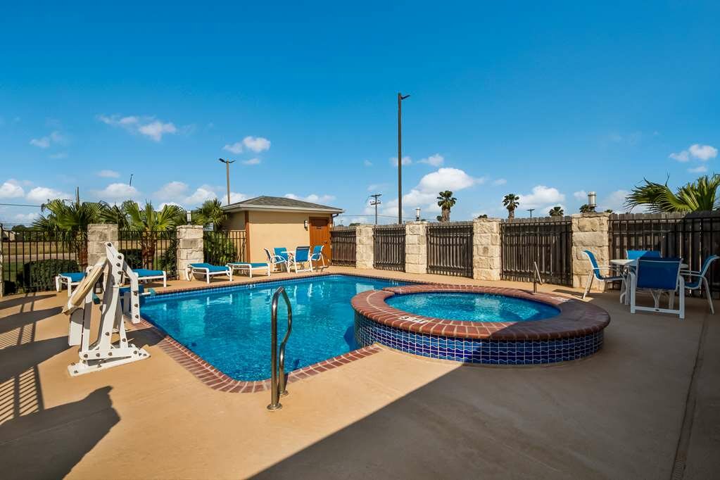 Фото SureStay Hotel by Best Western Falfurrias