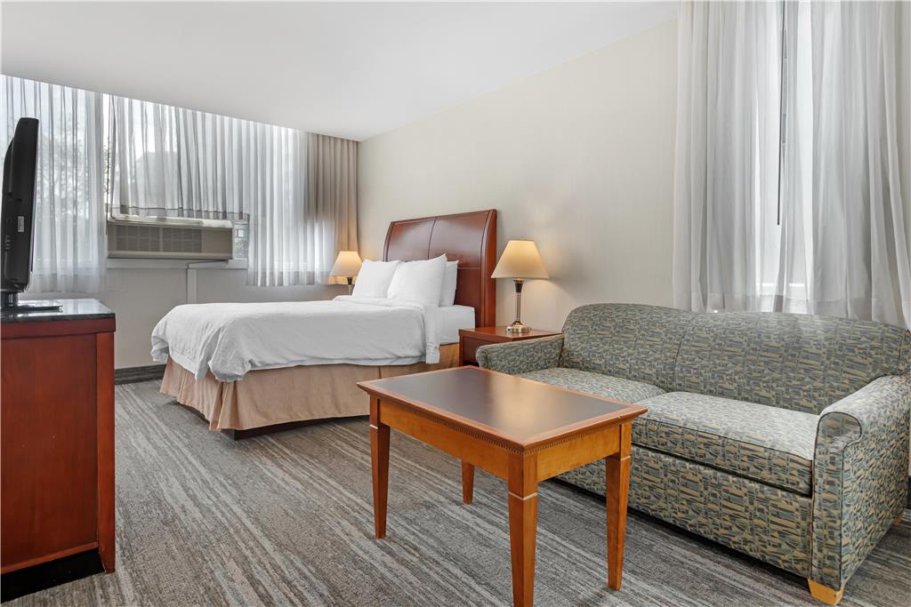 Фото Best Western Plus Suites Downtown