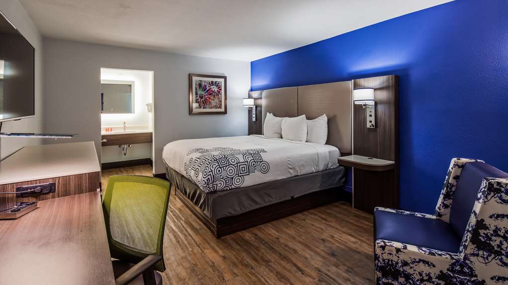 Фото SureStay Plus Hotel by Best Western Sacramento Cal Expo