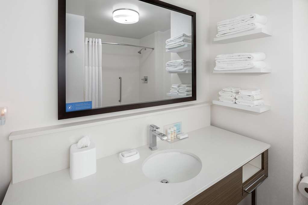 Фото Hampton Inn & Suites San Diego Airport Liberty Station