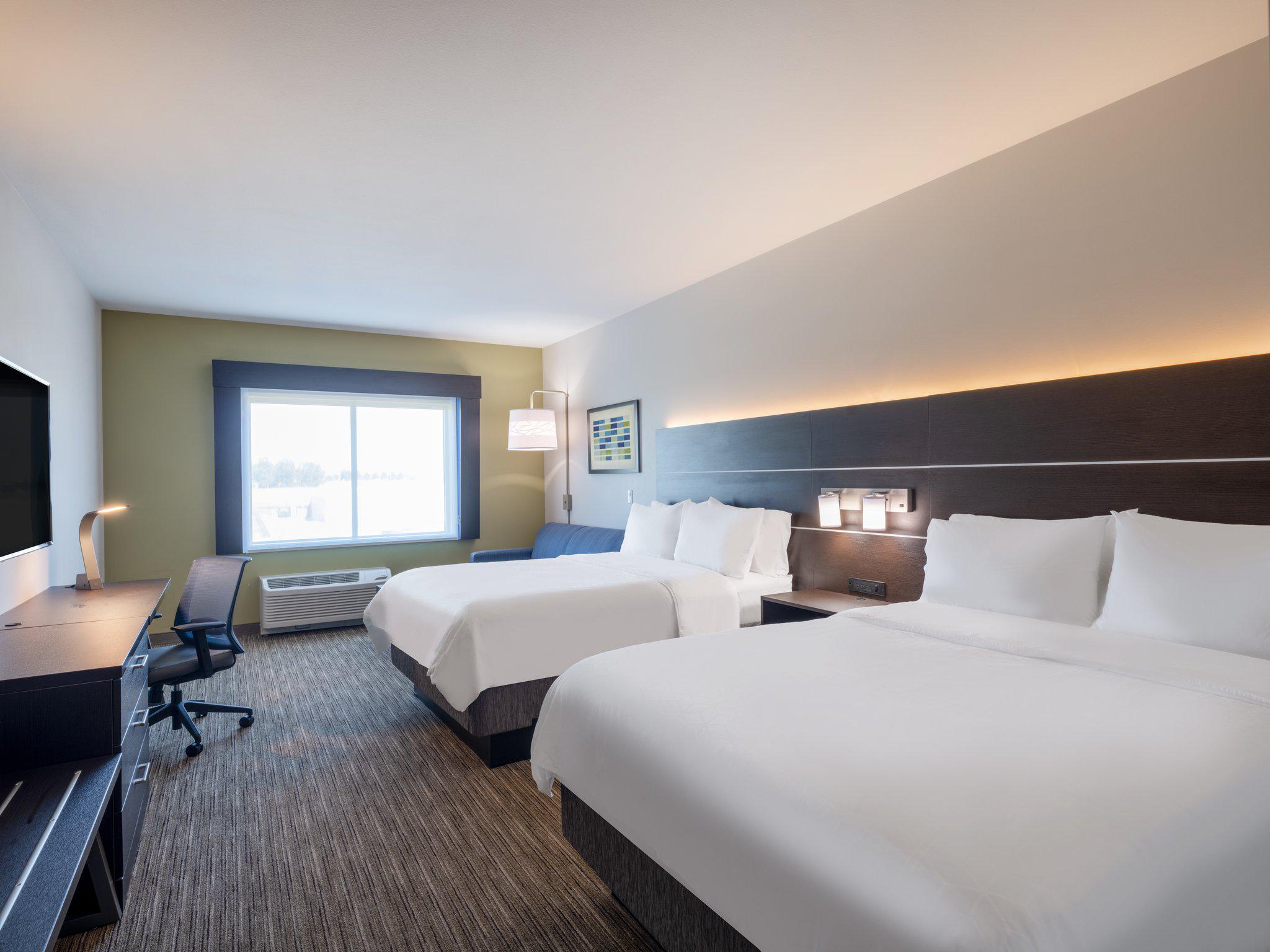 Фото Holiday Inn Express And Suites Watertown, an Ihg Hotel