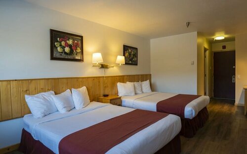 Гостиница Canadas Best Value Inn River View Hotel в Уайтхорс