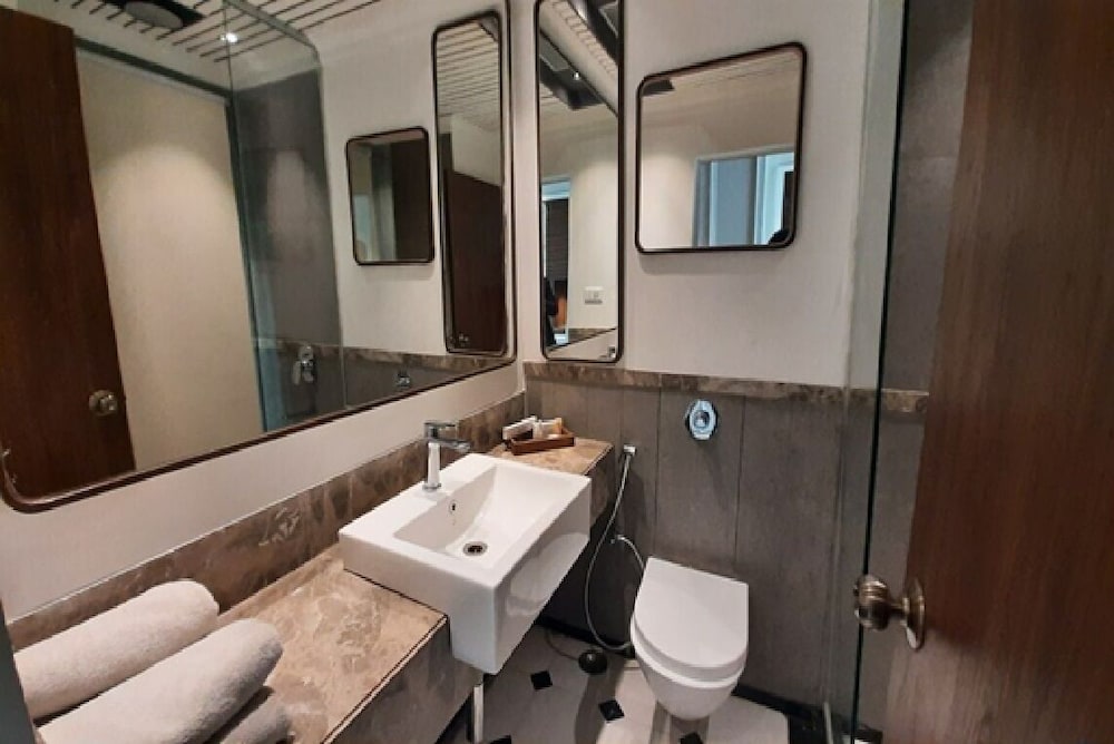 Фото Polo Floatel Kolkata