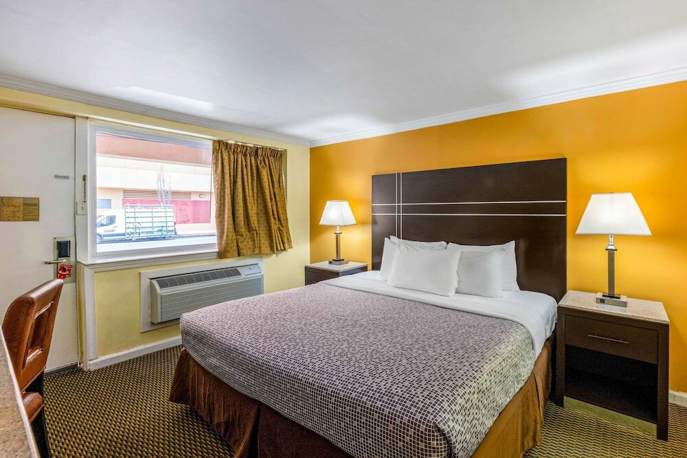 Фото Econo Lodge Beach and Boardwalk