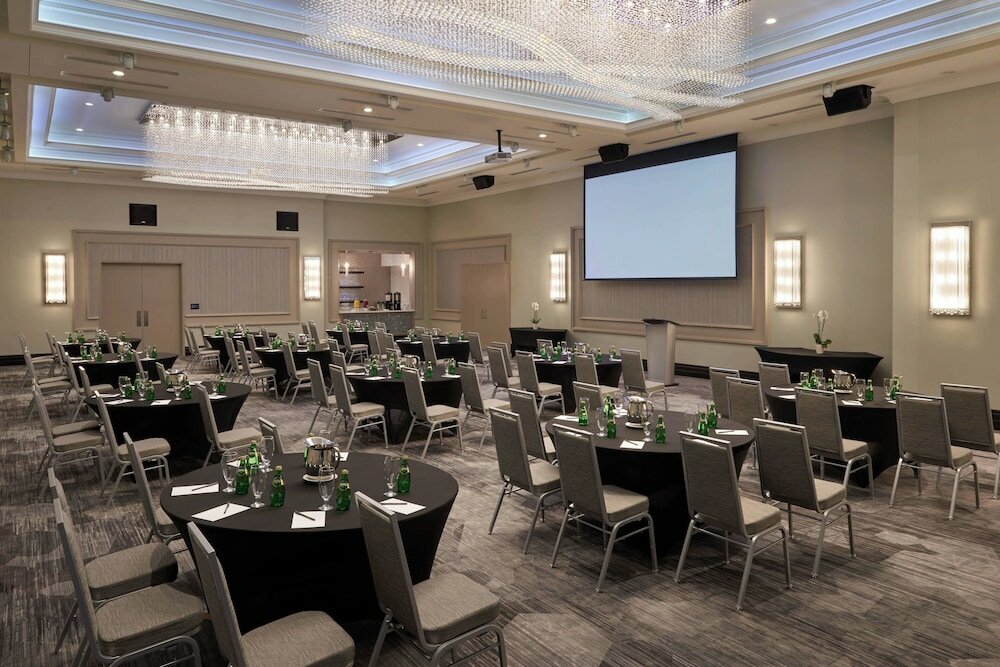 Фото Courtyard by Marriott Oshawa