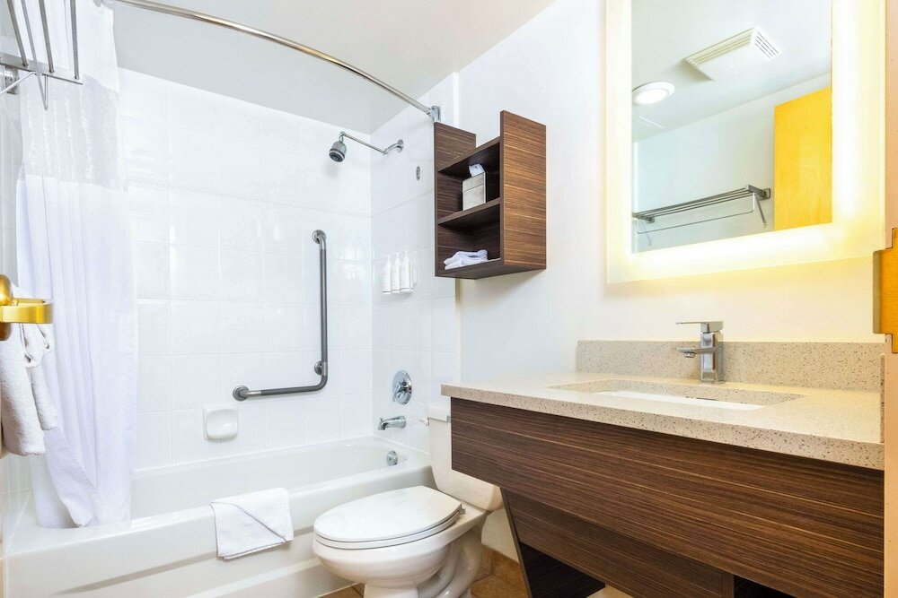 Фото Grand Park Hotel & Suites Downtown Vancouver