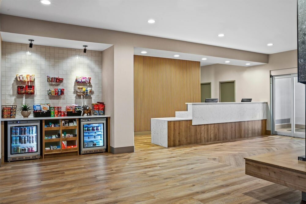 Фото Ramada by Wyndham Drumheller Hotel & Suites