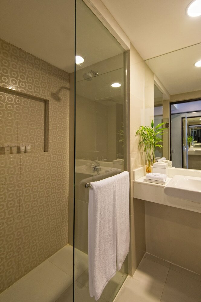 Фото Quest Hotel & Conference Center