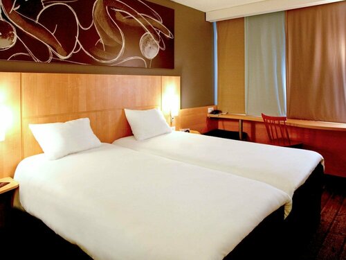 Внешний вид отеля ibis Les Herbiers в Лез-Эрбье, фото 2