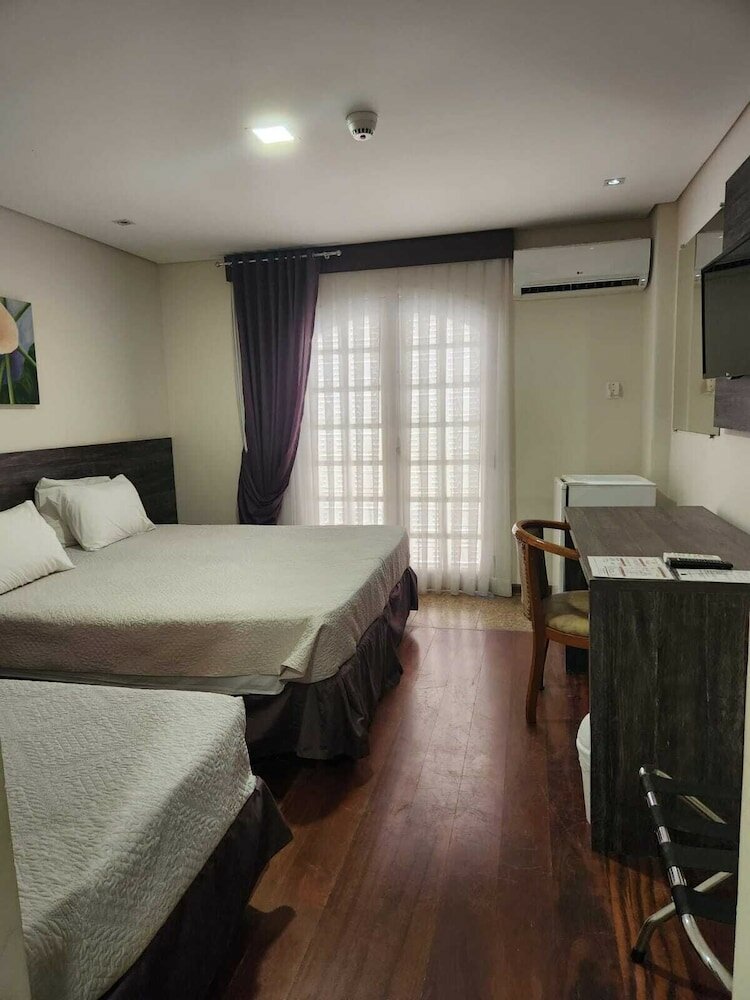 Фото Colonial Plaza Hotel