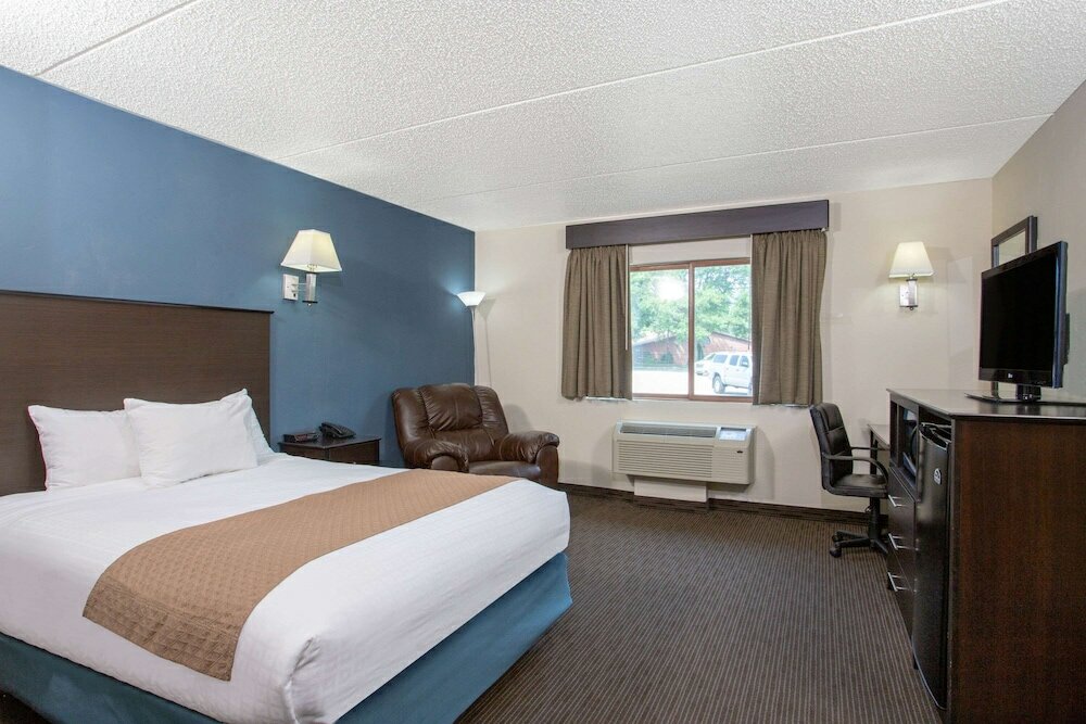 Фото AmericInn by Wyndham Green Bay West