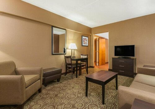 Гостиница Ramada Hotel & Conference Center by Wyndham Paintsville в Штате Кентукки