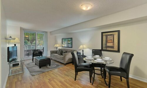 Гостиница DelSuites Forest Vista в Скарборо