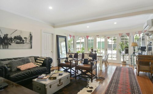 Гостиница The Pines Bed and Breakfast в Норе