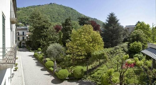 Гостиница La Canarina Bed & Breakfast в Брунате
