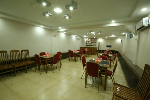 Гостиница Golden Dragon Hotel в Пьи