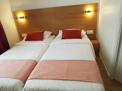 Гостиница Dupleix Hotel в Нантере