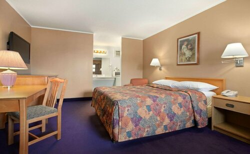 Гостиница Travelodge by Wyndham Moose Jaw в Мус-Джо