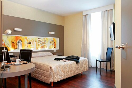 Гостиница Hotel de La Cloche в Доле