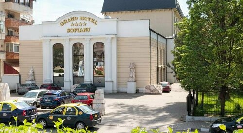 Гостиница Grand Hotel Sofianu в Рымнику Вылча