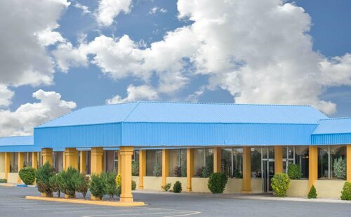 Гостиница Days Inn & Suites by Wyndham Clovis в Кловисе