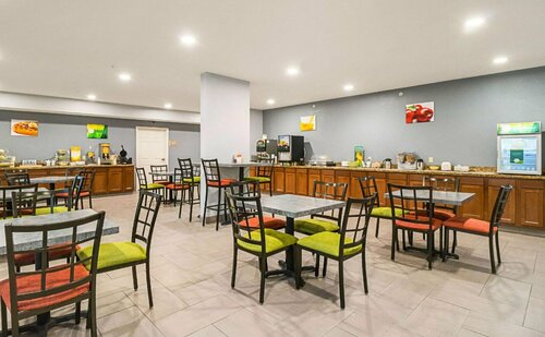 Гостиница Suburban Extended Stay Hotel Waterloo - Cedar Falls в Ватерлоо