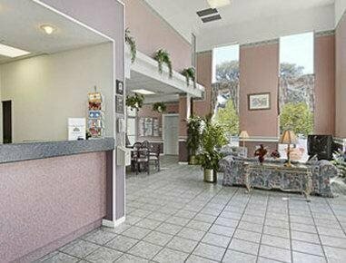 Гостиница Days Inn & Suites Port Richey в Спринг Хилл