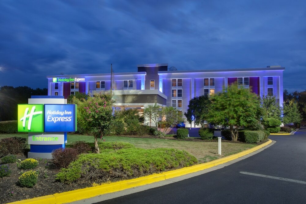 Фото Holiday Inn Express Washington DC East Andrews AFB by IHG