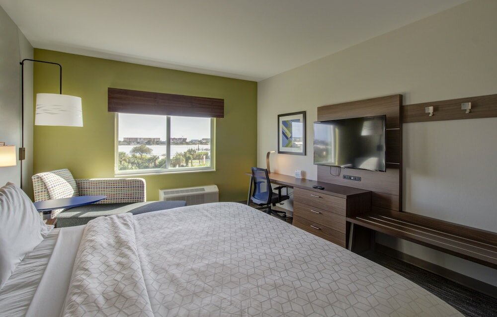 Фото Holiday Inn Express Fort Walton Beach Central, an Ihg Hotel