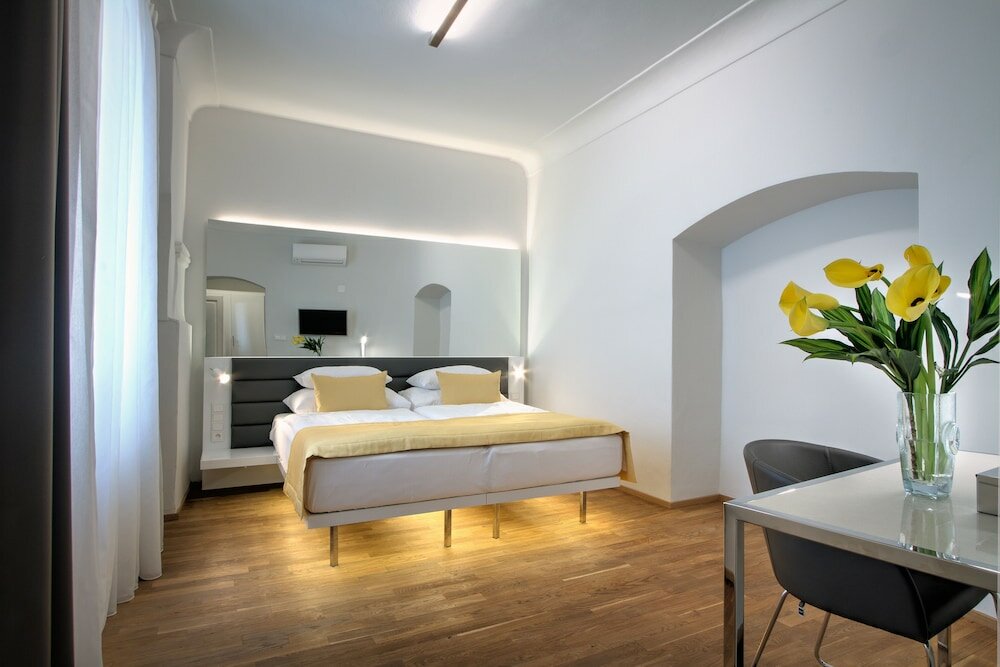 Фото Bishop's House