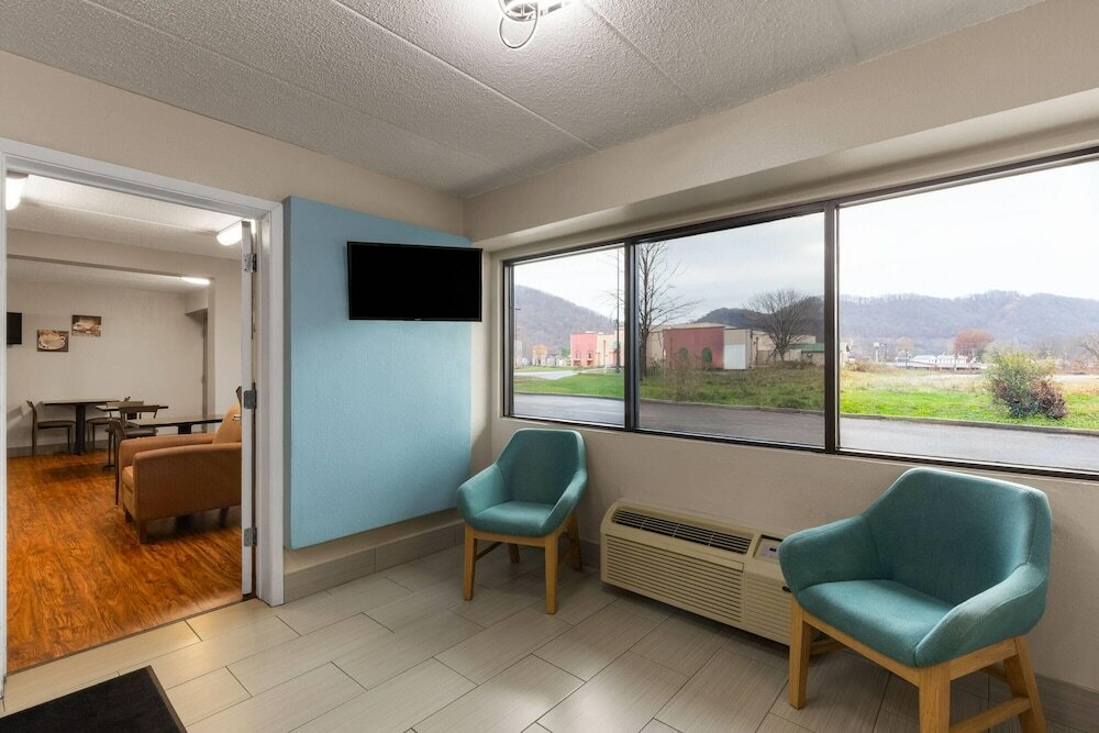 Фото Super 8 by Wyndham Charleston Wv