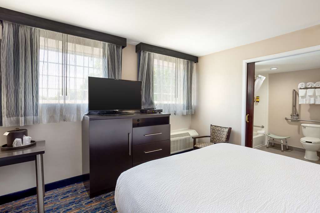 Фото Best Western Plus Fairfield Hotel