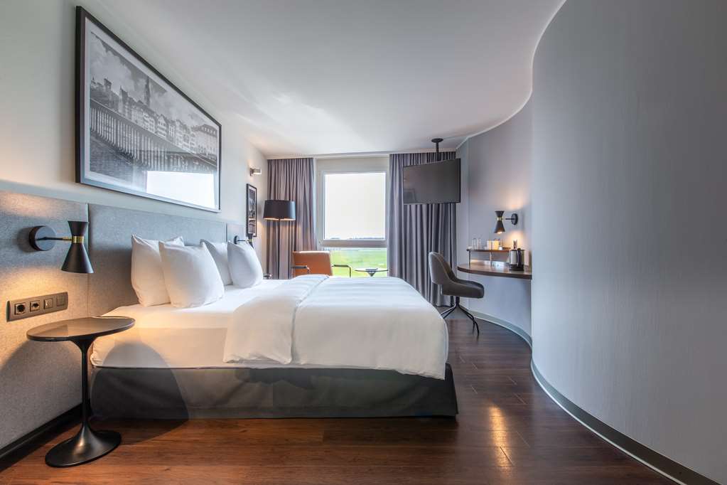 Фото Park Inn by Radisson Zurich Airport
