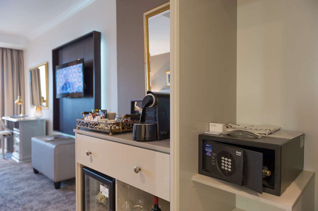 Фото Radisson Blu Le Vendome Hotel, Cape Town