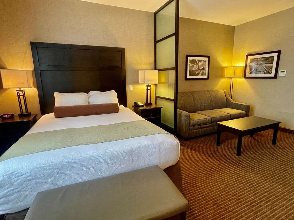 Фото Best Western Plus Okotoks Inn & Suites