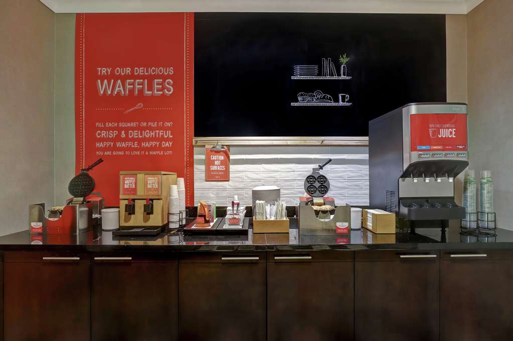 Фото Hampton Inn by Hilton Toronto Airport Corporate Centre