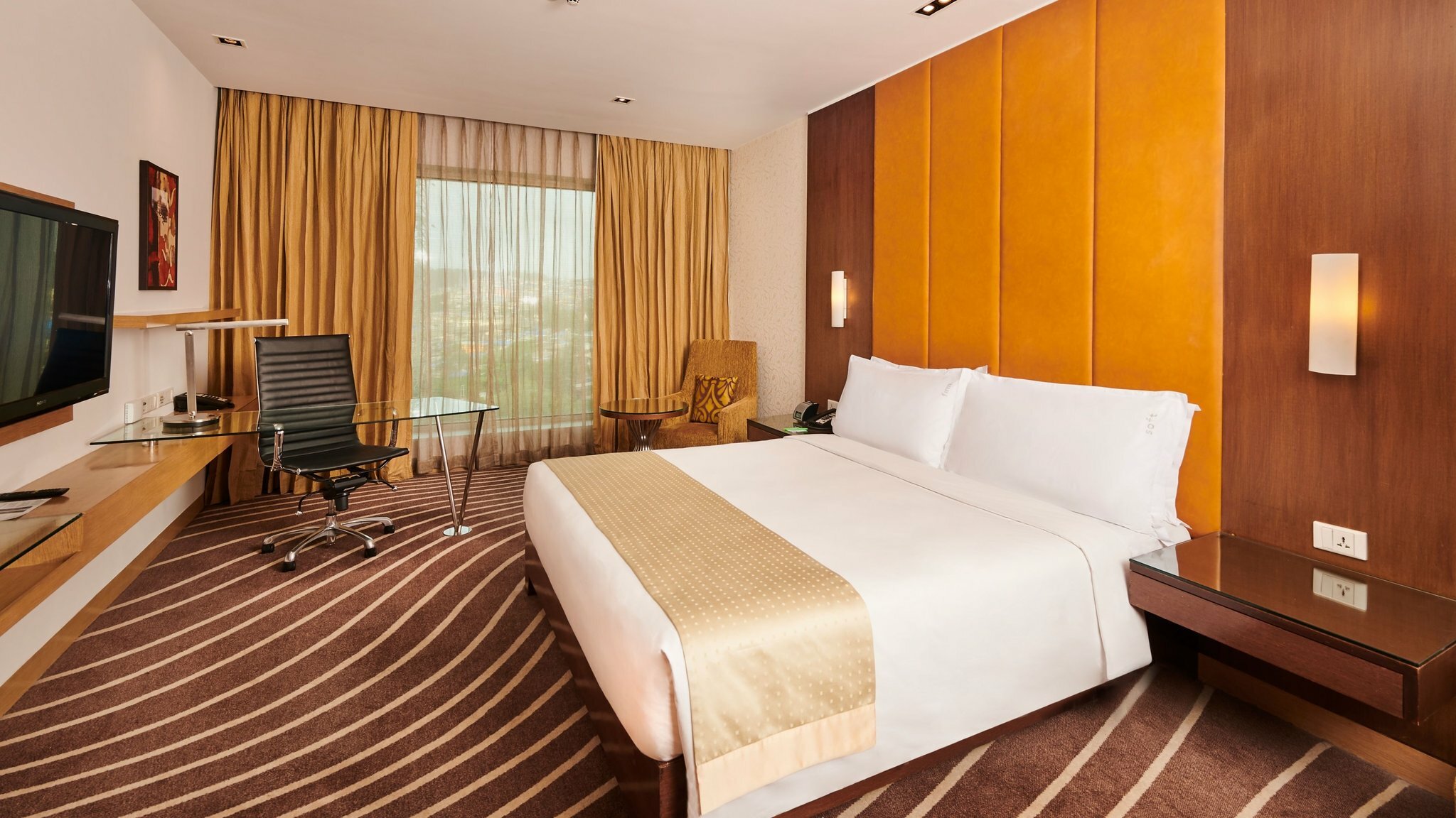 Фото Holiday Inn Mumbai International Airport, an Ihg Hotel