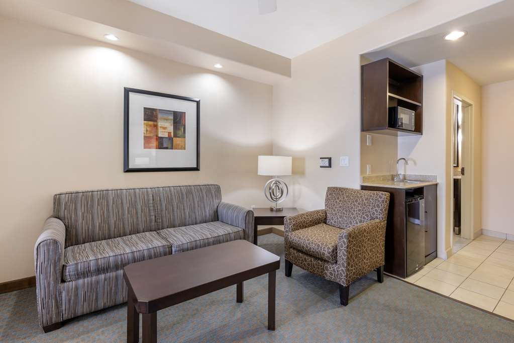 Фото Best Western Plus Midland Suites
