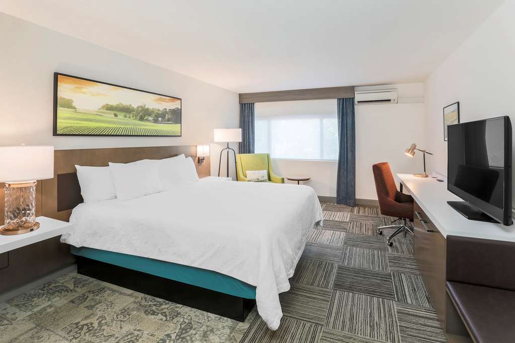 Фото Hilton Garden Inn Davis Downtown