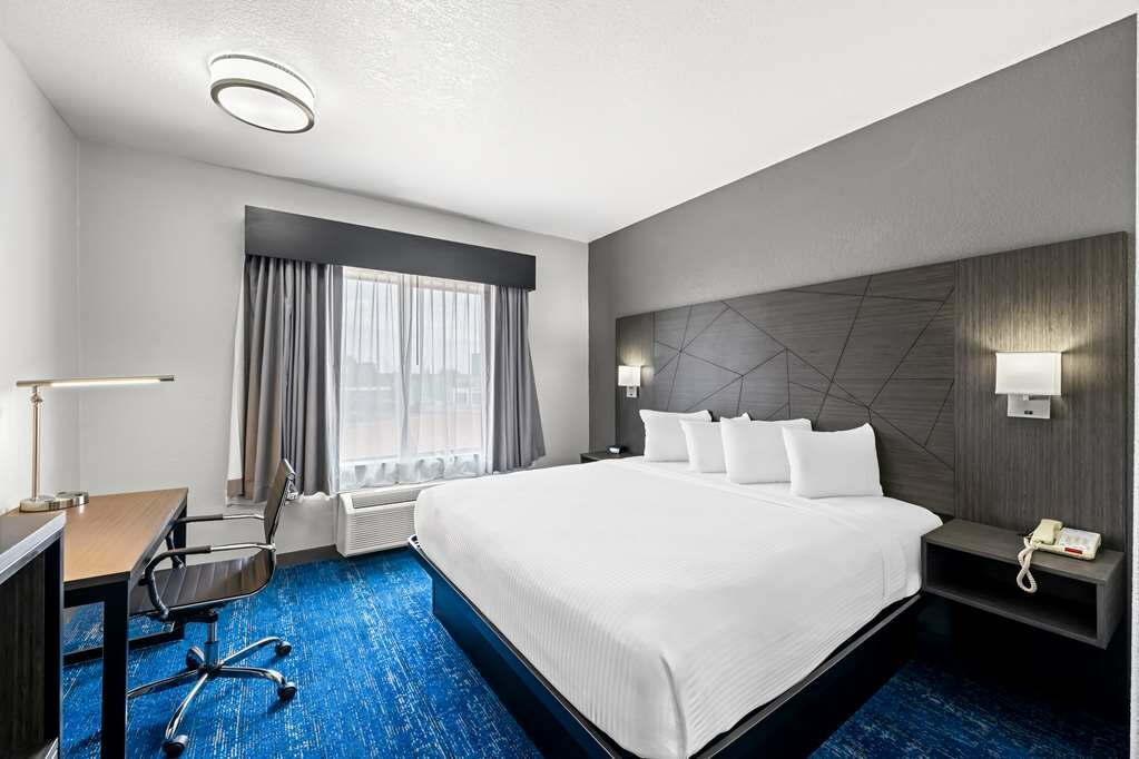 Фото Best Western Palace Inn & Suites