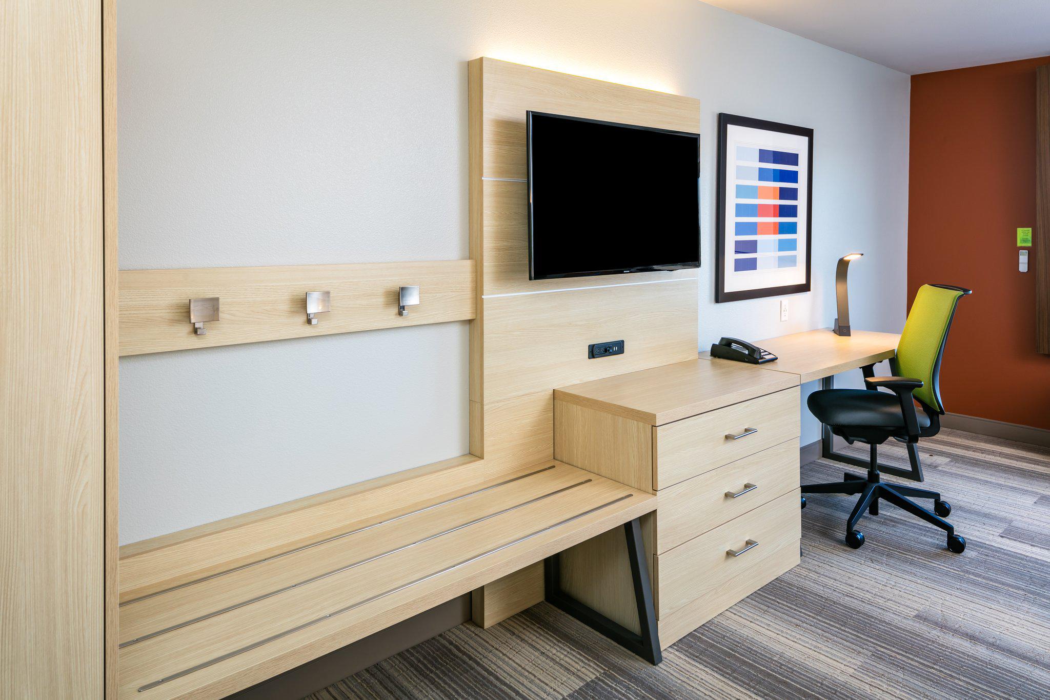 Фото Holiday Inn Express & Suites Bend South, an Ihg Hotel